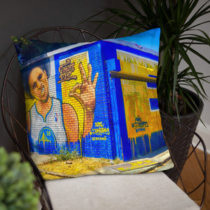 Steph 30 Mural Basic Pillow