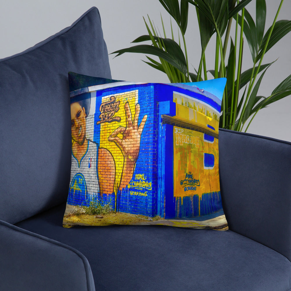 Steph 30 Mural Basic Pillow